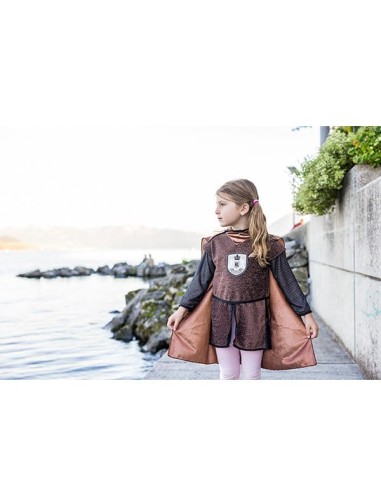 Túnica de caballero de cobre brillante con capa