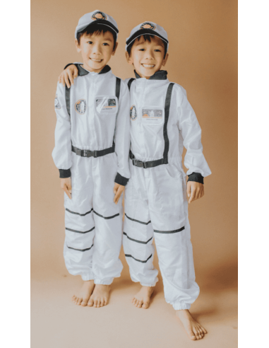 Conjunto de astronauta con mono, gorro y credencial