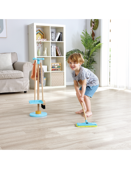 Juego de limpieza con escoba