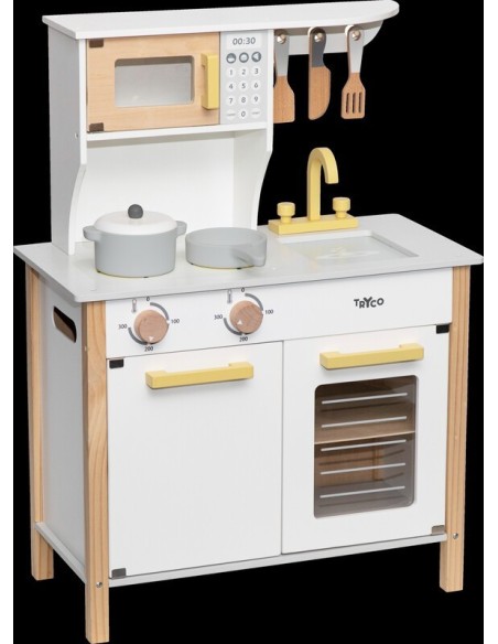 Cocina de madera blanca y dorada